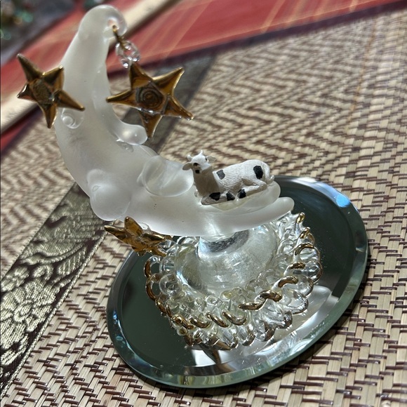 Glass Baron Vintage Handcrafted Glass Cow Jumped Over The Moon Frosted Crescent - Picture 13 of 15
